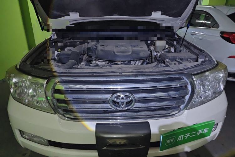 Used Toyota Land Cruiser  Engine Bay