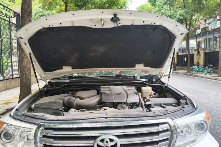 Used Toyota Land Cruiser 2012 4.0L Automatic VX Engine Bay