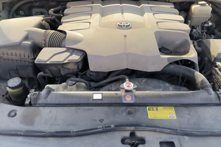 Used Toyota Land Cruiser 2012 4.6L Automatic VX-R Engine Bay