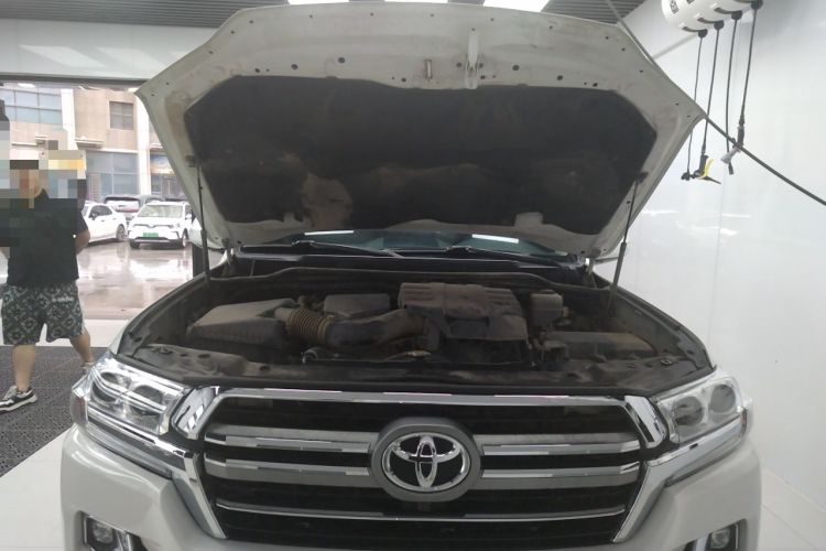 Used Toyota Land Cruiser 2012 4.0L Automatic VX Engine Bay