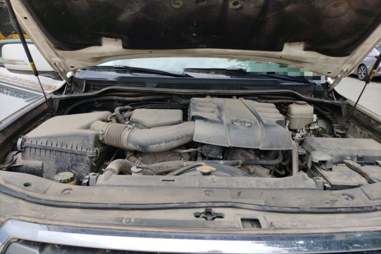 Used Toyota Land Cruiser 2012 4.0L Automatic VX Engine Bay
