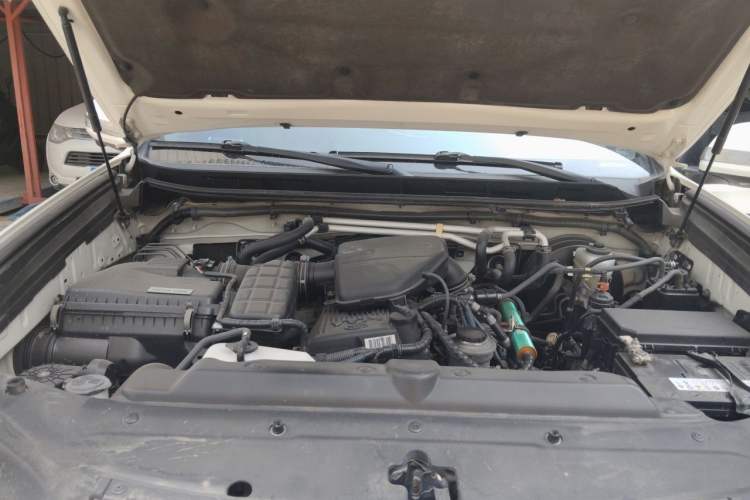 Used Toyota Land Cruiser  Engine Bay