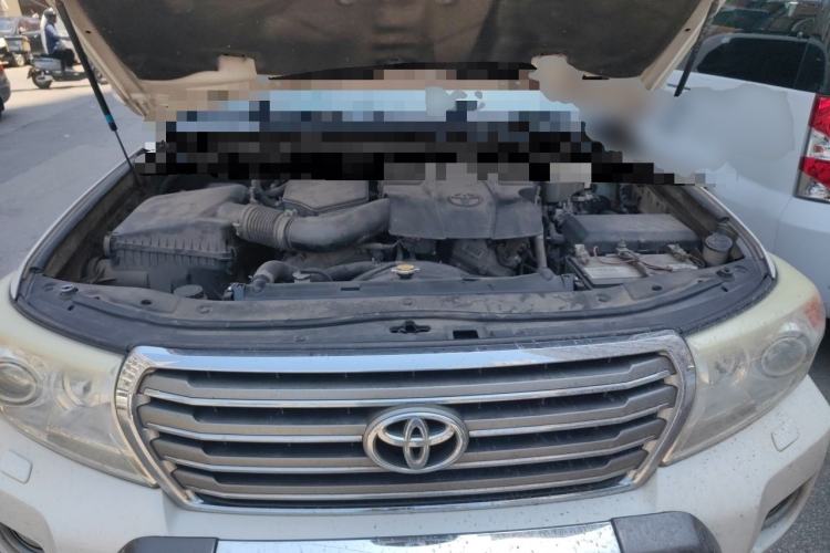 Used Toyota Land Cruiser 2012 4.0L Automatic VX Engine Bay