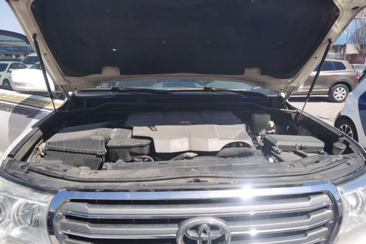 Used Toyota Land Cruiser 2012 4.6L Automatic VX Engine Bay