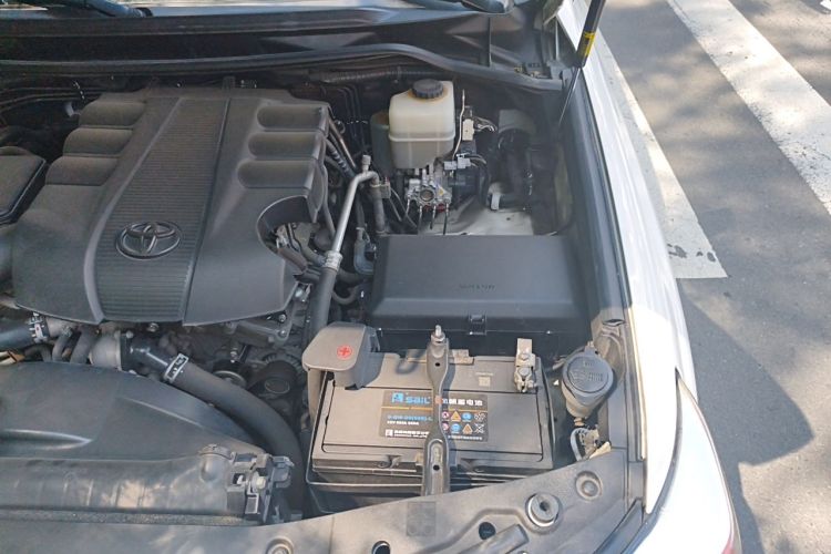 Used Toyota Land Cruiser 2012 4.0L Automatic VX Engine Bay Left
