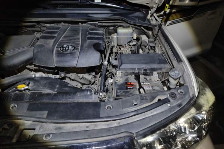 Used Toyota Land Cruiser 2012 4.0L Automatic GX-R Engine Bay Left