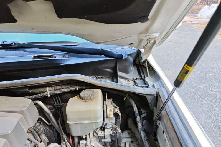 Used Toyota Land Cruiser 2012 4.6L Automatic VX-R Engine Bay Left