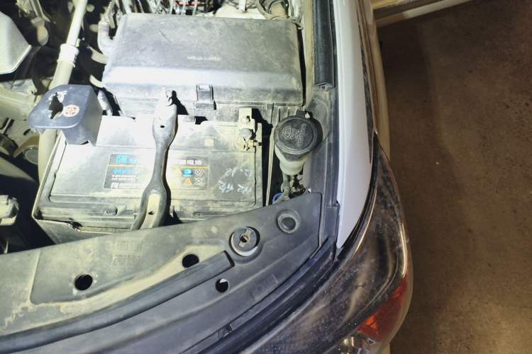 Used Toyota Land Cruiser 2012 4.0L Automatic VX Engine Bay Left