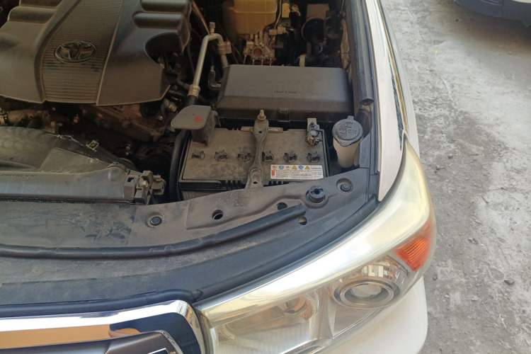 Used Toyota Land Cruiser 2012 4.0L Automatic VX Engine Bay Left