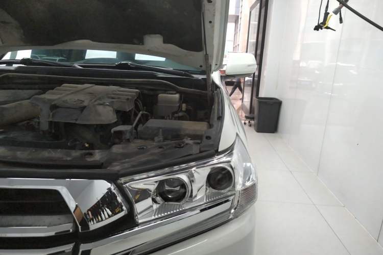 Used Toyota Land Cruiser 2012 4.0L Automatic VX Engine Bay Left