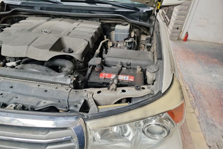 Used Toyota Land Cruiser 2012 4.6L Automatic VX-R Engine Bay Left