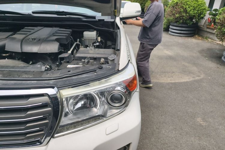 Used Toyota Land Cruiser 2012 4.0L Automatic VX Engine Bay Left