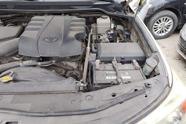 Used Toyota Land Cruiser 2012 4.0L Automatic VX Engine Bay Left