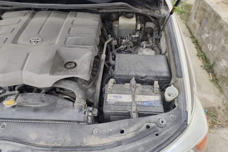 Used Toyota Land Cruiser 2012 4.6L Automatic VX-R Engine Bay Left