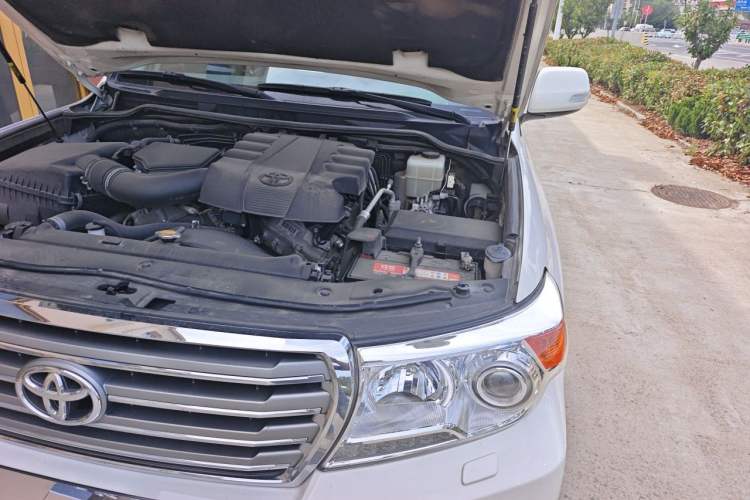 Used Toyota Land Cruiser 2012 4.0L Automatic VX Engine Bay Left