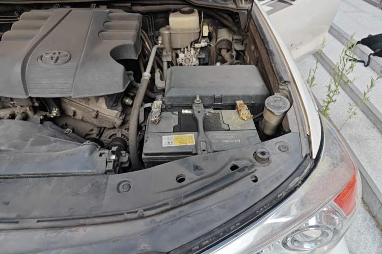 Used Toyota Land Cruiser 2012 4.0L Automatic VX Engine Bay Left