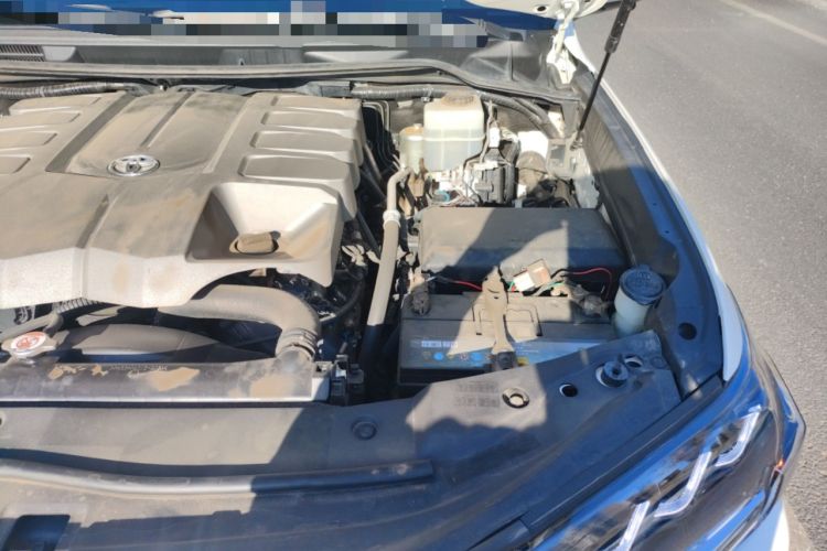 Used Toyota Land Cruiser 2012 4.6L Automatic VX-R Engine Bay Left