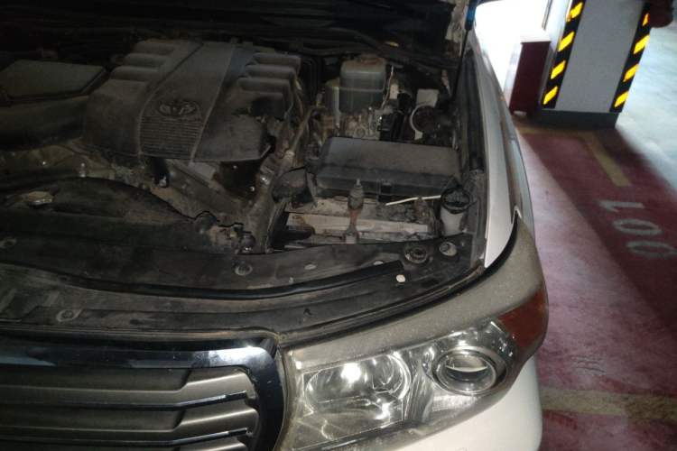 Used Toyota Land Cruiser 2012 4.0L Automatic VX Engine Bay Left
