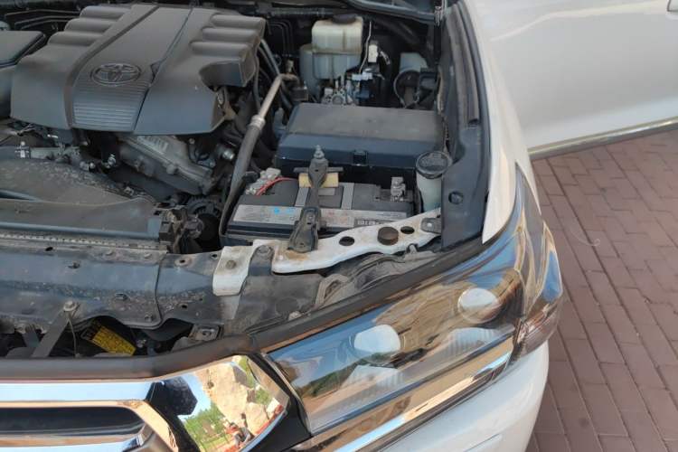 Used Toyota Land Cruiser 2012 4.0L Automatic VX Engine Bay Left