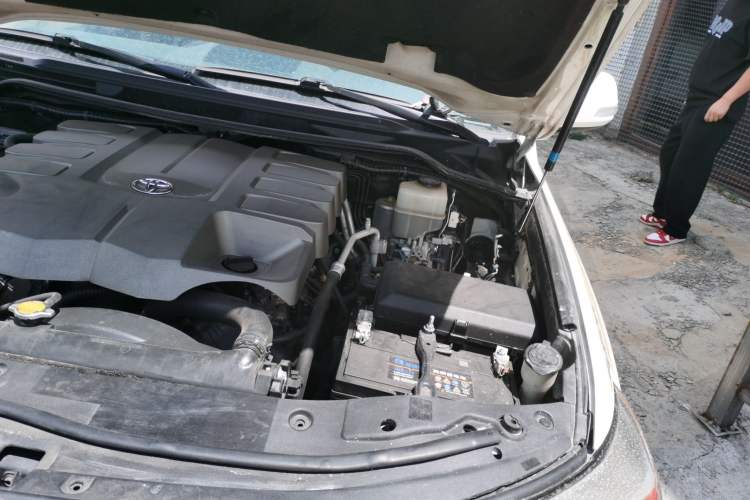 Used Toyota Land Cruiser 2012 4.6L Automatic VX Engine Bay Left