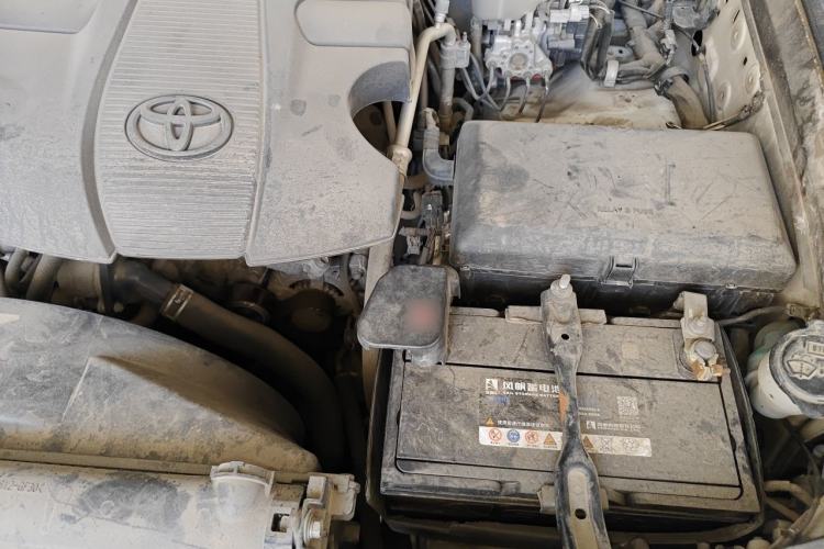 Used Toyota Land Cruiser 2012 4.0L Automatic VX Engine Bay Left