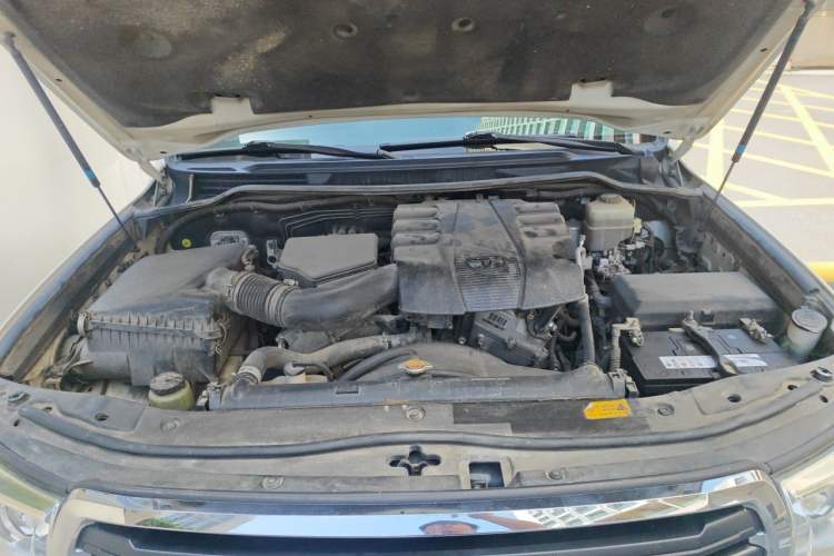 Used Toyota Land Cruiser  Engine Bay