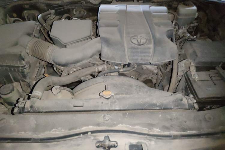 Used Toyota Land Cruiser 2012 4.0L Automatic VX Engine Bay
