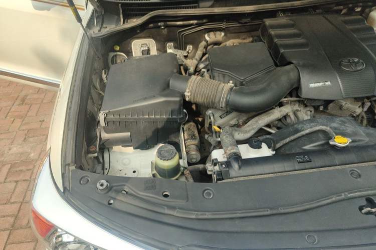 Used Toyota Land Cruiser 2012 4.0L Automatic VX Engine Bay Right