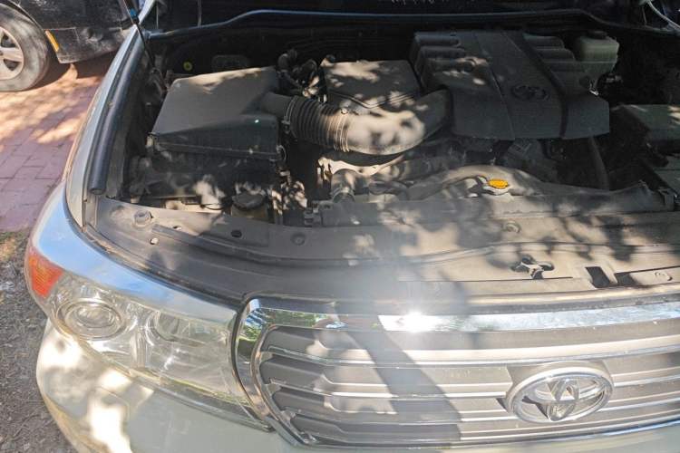 Used Toyota Land Cruiser 2012 4.0L Automatic VX Engine Bay Right