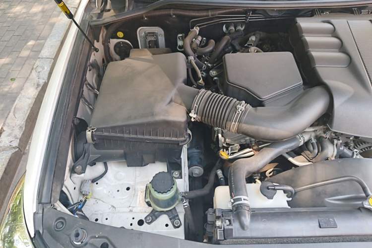 Used Toyota Land Cruiser 2012 4.0L Automatic VX Engine Bay Right
