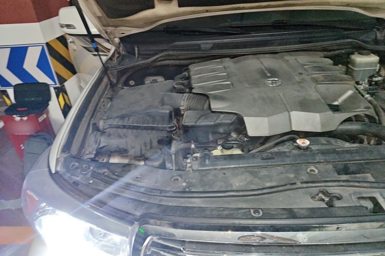 Used Toyota Land Cruiser 2012 4.6L Automatic VX-R Engine Bay Right