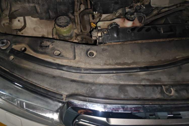 Used Toyota Land Cruiser 2012 4.6L Automatic VX-R Engine Bay Right