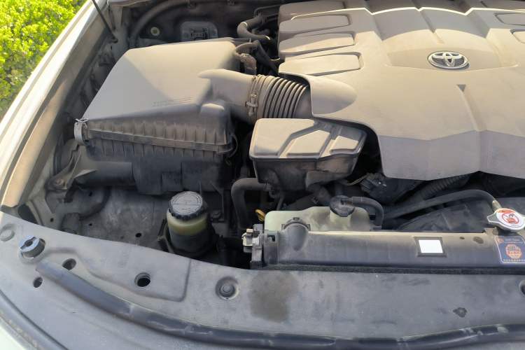 Used Toyota Land Cruiser 2012 4.6L Automatic VX-R Engine Bay Right