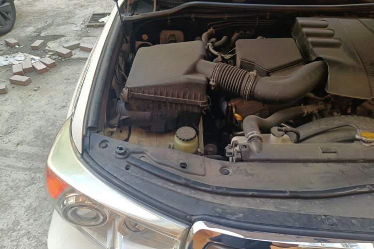 Used Toyota Land Cruiser 2012 4.0L Automatic VX Engine Bay Right