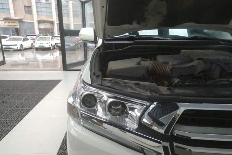 Used Toyota Land Cruiser 2012 4.0L Automatic VX Engine Bay Right