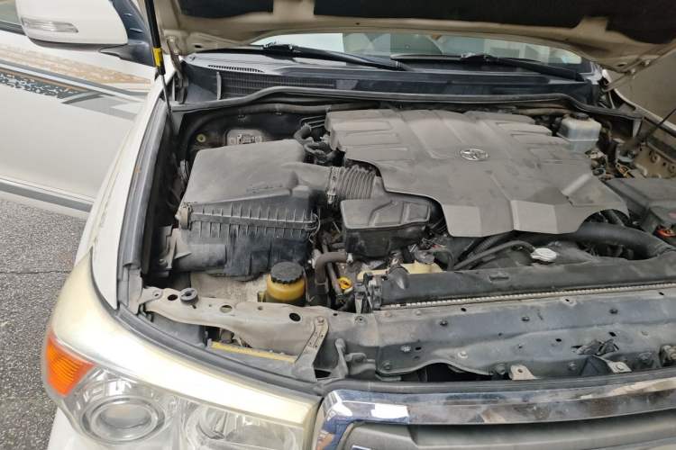 Used Toyota Land Cruiser 2012 4.6L Automatic VX-R Engine Bay Right