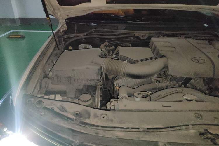 Used Toyota Land Cruiser 2012 4.0L Automatic VX Engine Bay Right