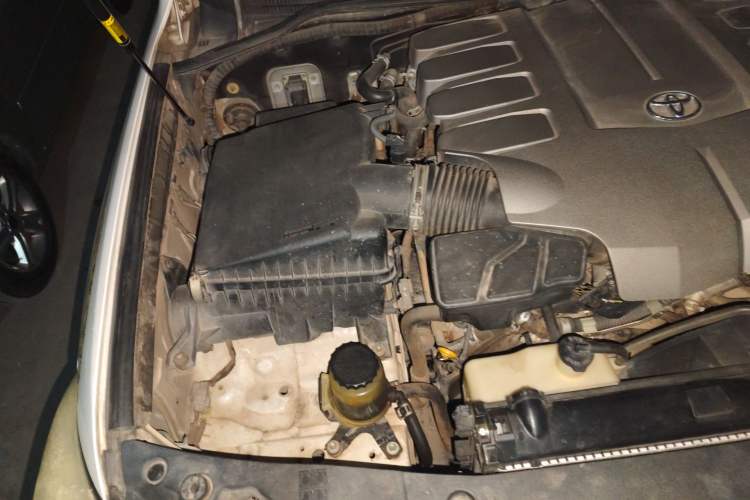 Used Toyota Land Cruiser 2012 4.6L Automatic VX-R Engine Bay Right