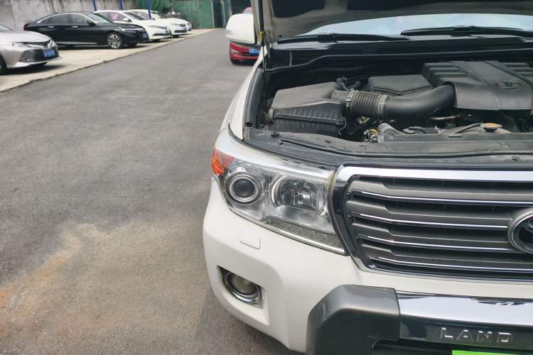 Used Toyota Land Cruiser 2012 4.0L Automatic VX Engine Bay Right