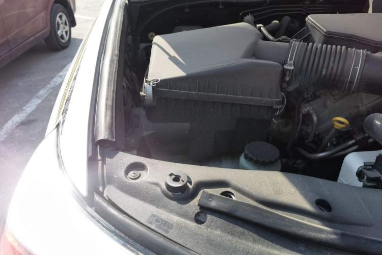 Used Toyota Land Cruiser 2012 4.0L Automatic VX Engine Bay Right