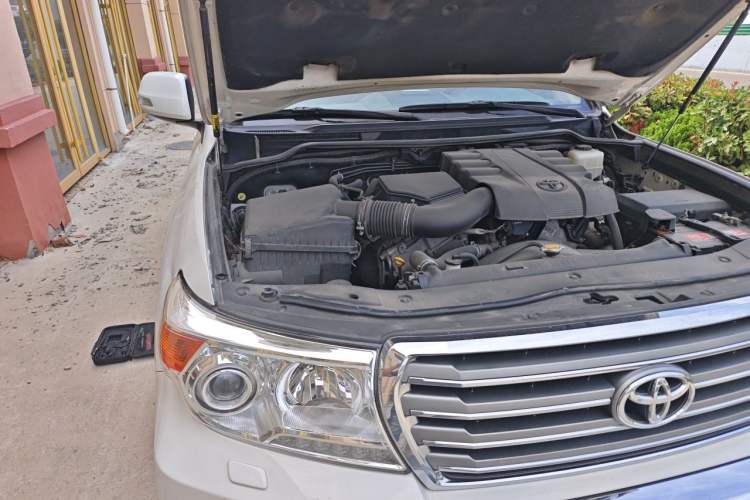 Used Toyota Land Cruiser 2012 4.0L Automatic VX Engine Bay Right