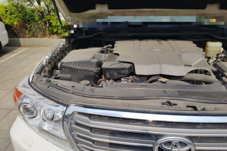 Used Toyota Land Cruiser 2012 4.6L Automatic VX-R Engine Bay Right