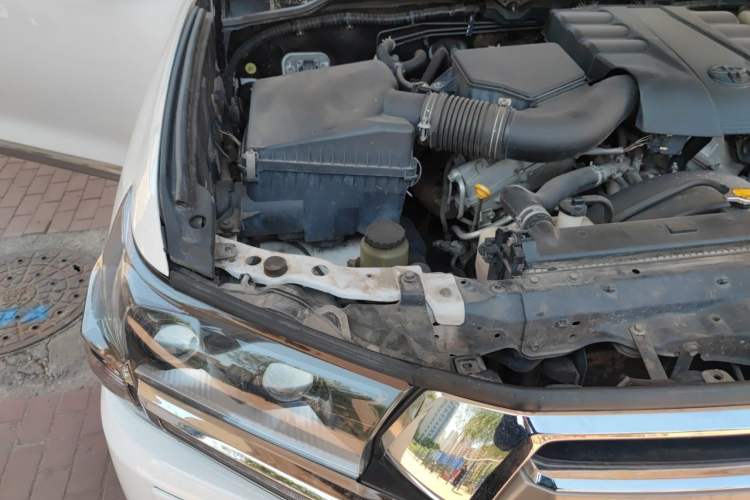 Used Toyota Land Cruiser 2012 4.0L Automatic VX Engine Bay Right