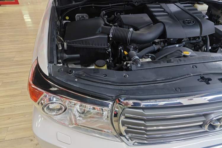 Used Toyota Land Cruiser 2012 4.0L Automatic VX Engine Bay Right