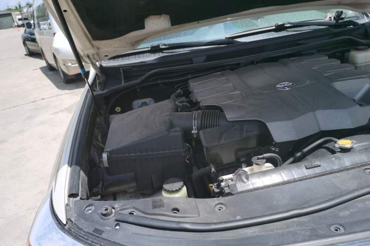 Used Toyota Land Cruiser 2012 4.6L Automatic VX Engine Bay Right