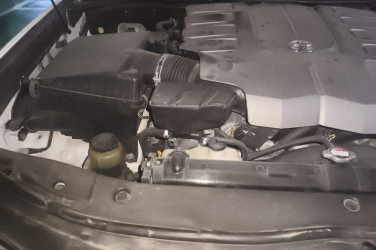 Used Toyota Land Cruiser 2012 4.6L Automatic VX-R Engine Bay Right