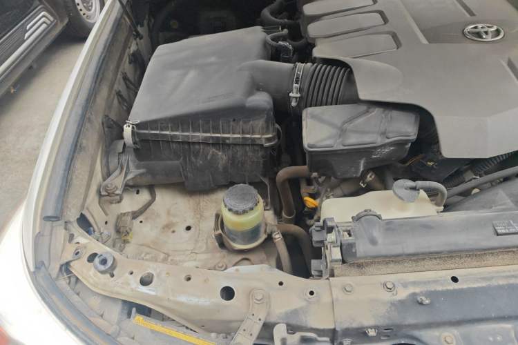 Used Toyota Land Cruiser 2012 4.6L Automatic VX-R Engine Bay Right
