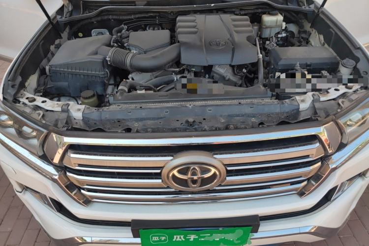 Used Toyota Land Cruiser 2012 4.0L Automatic VX Engine Bay