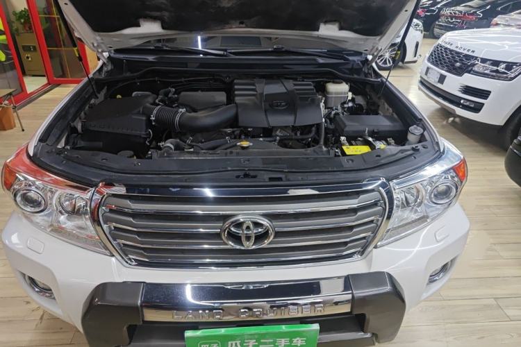Used Toyota Land Cruiser 2012 4.0L Automatic VX Engine Bay