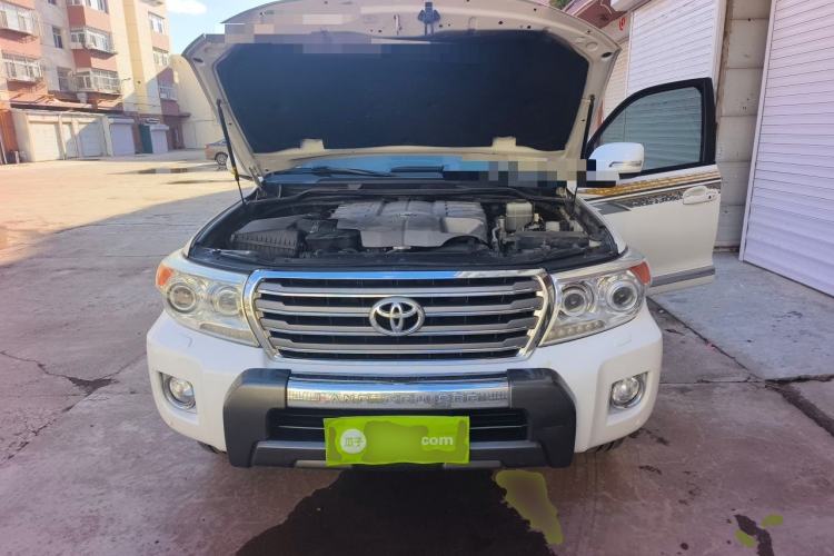 Used Toyota Land Cruiser 2012 4.6L Automatic VX-R Engine Bay